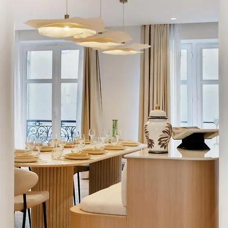 Incredible Flat - 4 Br-10p - Matignon - Champs Elysees פריז